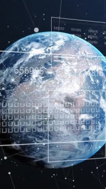 Dünya üzerinde veri işleme animasyonu. Küresel siber güvenlik, bilgisayar, dijital arayüz ve veri işleme kavramı dijital olarak oluşturuldu.