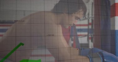 Boksör rauntlar arasında halat halatlarına yaslanıyor, şebeke üstüste biniyor ve boks metriklerini canlandırıyor. Atletizm, kararlılık, yoğunluk, performans, eğitim, analiz, odaklanma