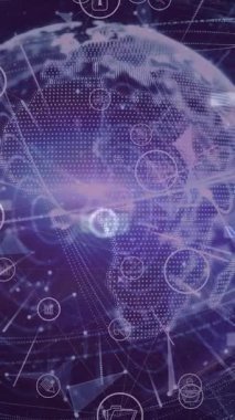 Donanma arka planında dünya ile hareket eden teknoloji simgelerinin ve sosyal medya tepkilerinin animasyonu. küresel bağlantılar, sosyal medya, teknoloji ve dijital arayüz konsepti dijital olarak oluşturulmuş video.