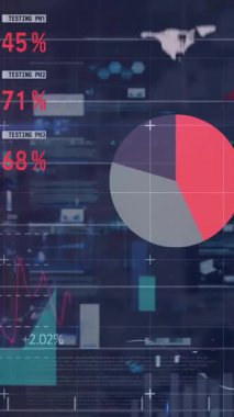 Karanlık arka planda finansal veri işleme sisteminin animasyonu. Küresel finans, iş, bağlantılar, hesaplama ve veri işleme kavramı dijital olarak oluşturulmuş video.