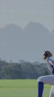 Beyzbol oyuncusu veri işleme animasyon örtüsüyle sahada atış yapıyor. Spor, atlet, hareket, analitik, dijital, performans