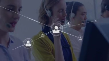 Merkez ajanının mikrofonu yüzen simge olarak ayarlaması kullanıcı simgelerini bağlayan üstüste bindirmeyi destekler. İşbirliği, iletişim, dijital, takım çalışması, teknoloji, profesyonel, ağ