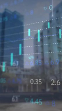 Şehir manzarası üzerinde veri işleme animasyonu. küresel iş ve dijital arayüz kavramı dijital olarak oluşturulmuş video.