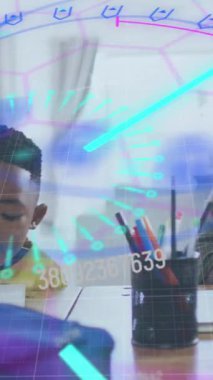 Diz üstü bilgisayar kullanarak Afrikalı Amerikalı baba ve oğlunun veri işleme animasyonu. Küresel iş ve dijital arayüz kavramı dijital olarak oluşturulmuş video.