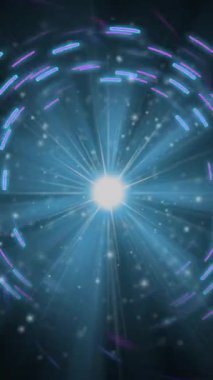 Parlak merkezli ve dinamik ışık yollu renkli girdap animasyonu. Soyut, enerjik, enerji, hareket, spiral, aydınlatma