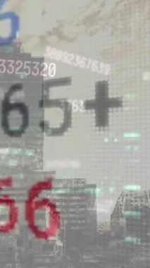 Şehir manzarası üzerinde finansal veri işleme animasyonu. Küresel finans, iş, bağlantılar, hesaplama ve veri işleme kavramı dijital olarak oluşturulmuş video.