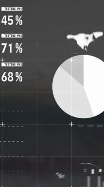 Bulutlu gökyüzüne karşı modern şehir manzarası üzerinde bilgi arayüzü animasyonu. Dijital bileşik, çoklu pozlama, rapor, iş, büyüme, ilerleme, küresel, binalar ve mimari konsept.