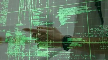 El tıklama, akıllı adam başlatma, kod çalma ve teknoloji arayüzündeki verileri gözden geçirme. Teknoloji, dijital, arayüz, gelecek, veri, yenilik, kullanıcı