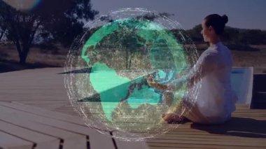 Terasta oturan bir kadın sağlık hologramı fırlatıp kavisler oluşturuyor ve sonra çözülüyor. Farkındalık, dinginlik, teknoloji, bağlantı, rahatlama, manzara, maneviyat