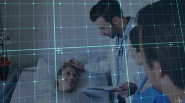 Doktor odaya giriyor ve hastaya tedavi planını açıklarken canlandırılmış ikonlar adımları gösteriyor. Tıbbi, sağlık, profesyonellik, şefkat, klinik, tanı, bakıcılık