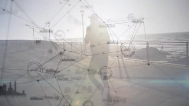 Güneşin doğuşu, insan boks yumrukları ve çaprazları atarken ağ örtüyor. Atletik, teknoloji, kentsel, motivasyon, kardiyo, çağdaş, sağlık