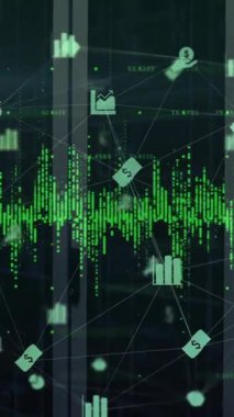 Bilgisayar sunucuları üzerinden veri işleme ağı animasyonu. Küresel finans, iş, bağlantılar, hesaplama ve veri işleme kavramı dijital olarak oluşturulmuş video.