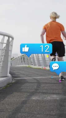 Köprüde koşmak, sosyal medya bilgilendirmeleri, beğenileri, yorumları ve takipçileri olan animasyonlar. Fitness, egzersiz, koşu, katılım, sağlık, etkileşim