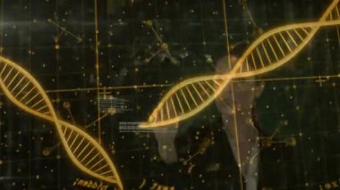 Kontrol merkezine giren kadın araştırmacı, dönen DNA sarmalı senkronize ağ küresini inceliyor. Gelecekçi, yenilikçi, veri görselleştirme, teknoloji, bağlantılar, keşif, bilimsel