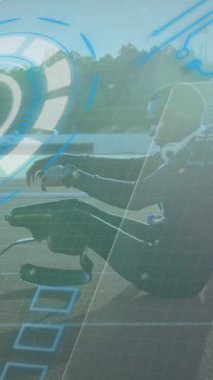 Fiziksel engelli Afro-Amerikan erkekler üzerinde dijital arayüz animasyonu. Küresel spor, dijital arayüz ve veri işleme kavramı dijital olarak oluşturulmuş video.