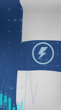 Finlandiya bayrağı üzerinde grafik, veri ve enerji simgelerinin canlandırılması. Ulusal ekonomi, seyahat, veri, finans, dijital arayüz, iş ve iletişim, dijital olarak oluşturulmuş video.