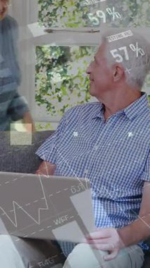 Kafkas çifti üzerinden dizüstü bilgisayar kullanarak finansal veri işleme animasyonu. Küresel hesaplama, dijital arayüz ve veri işleme kavramı dijital olarak oluşturulmuş video.