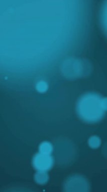 Mavi arkaplanda hareket eden parlak ışık lekelerinin canlandırması. Işık, renk ve hareket konsepti dijital olarak oluşturulmuş video.