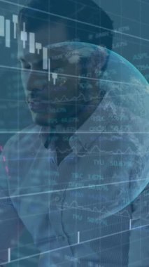 Küresel pazar eğilimleri için animasyon kullanan finans verileri ve iş profesyonelleri analiz ediliyor. Finans, analitik, teknoloji, dijital, sunum, ekonomi