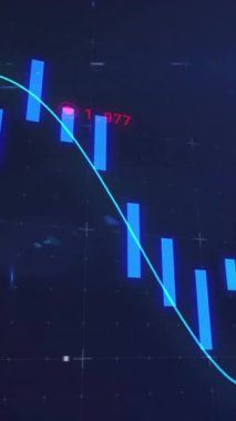 Mavi arkaplan üzerinde veri işleme ve istatistiklerin animasyonu. Küresel eğitim, işletme, bağlantılar, hesaplama ve veri işleme kavramı dijital olarak oluşturulmuş video.