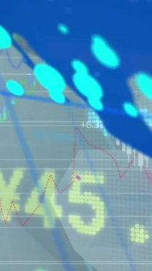 Gri arkaplandaki dünya haritasında finansal verilerin canlandırılması. ticari, finans, teknoloji ve dijital arayüz kavramı dijital olarak oluşturulmuş video.