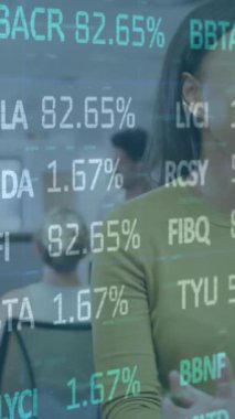 Değişik meslekdaşlar üzerinde ticaret kurulunun canlandırılması ve ofiste fikirlerini paylaşmak. Dijital bileşik, çoklu pozlama, iş, planlama, tartışma, borsa ve teknoloji kavramı.