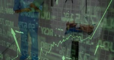 Hemşire ve doktor, yeşil çizelgeye rehberlik ederek sağlık ölçümleri için rakamlarla tırmanıyor. Analizler, veri görselleştirme, sağlık, profesyonellik, yenilik, teknoloji, işbirliği