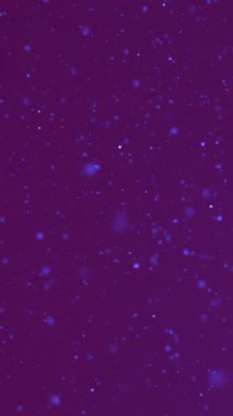 Koyu arkaplanda parıldayan mavi ve beyaz parçacıkların animasyonu. Teknoloji, enerji, bağlantı, veri, işleme, arkaplan ve iletişim, dijital olarak oluşturulmuş video.