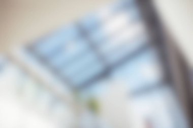 Ofis binasındaki cam tavanın odaksız görüntüsü