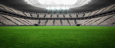 Kalabalık, şeffaf çatısı olan düz dizayn stadyumdaki projektörlerin altında yeşil çimen tarlasını izliyor. Seyirciler, spor salonu, stadyum mimarisi, açık hava eğlencesi, ışıklandırma, büyük mekan, kalabalık coşkusu.