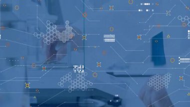 Dijital ikonlar dozajı belirlemek için şırınga kapağını kaldırır ve klinik bankta şişeden doldurur. Tıbbi, laboratuvar, teknoloji, bilimsel, araştırma, kesinlik, sağlık