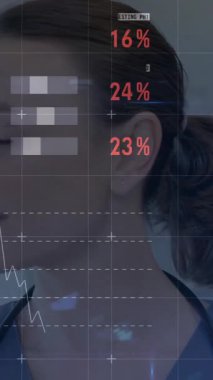 Küresel test istatistikleriyle gülümseyen kadın üzerinde veri canlandırma animasyonu. Analizler, teknoloji, bilgi grafikleri