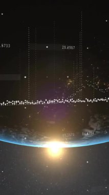 Dünya üzerinde gün doğumu, uzayda hareket eden veri ve koordinatlar. animation, technology, digital, futuristic, global