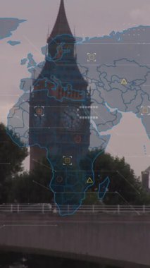 Şehir trafiği ve Büyük Ben kulesine karşı veri işleme ve dünya haritası animasyonu. Küresel ağ ve iş teknolojisi kavramı