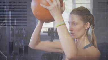 Sıhhiye topunu tuttuktan sonra, kadın spor takımına baskı yapıyor, temsilciyi adım adım canlandırıyor. Fitness, strength, training, motion, determination, athletic, sports