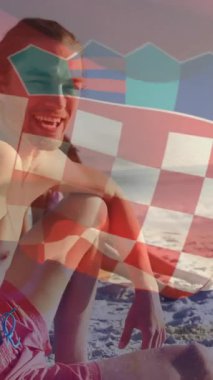 Sahilde dinlenen, Hırvat bayrağı animasyonu sahnesi olan insanlar. Tatil, seyahat, yaz, kıyı şeridi, boş zaman, turizm