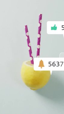 Hafif arka planda pipetlerle limon üzerine sosyal medya bilgilendirmeleri. dijital, online, meyveler, ferahlatıcı, moda, neşeli