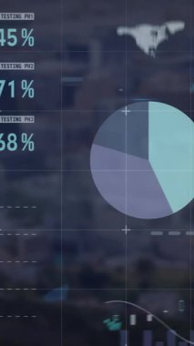 Manzara üzerinde veri işleme animasyonu. küresel bağlantılar, dijital arayüz ve teknoloji konsepti dijital olarak oluşturulmuş video.
