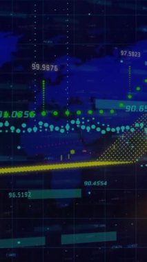 Dünya haritasının arka planında finansal veri işleme animasyonu. Küresel finans, iş, bağlantılar, hesaplama ve veri işleme kavramı dijital olarak oluşturulmuş video.