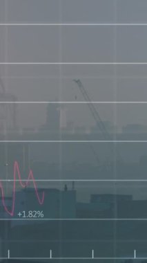 Şehir manzarası üzerinde finansal veri işleme animasyonu. Küresel hesaplama, dijital arayüz ve veri işleme kavramı dijital olarak oluşturulmuş video.