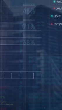 Yüksek binaların görünümüne karşı istatistiksel ve borsa veri işleme animasyonları. Küresel ekonomi ve iş veri teknolojisi kavramı