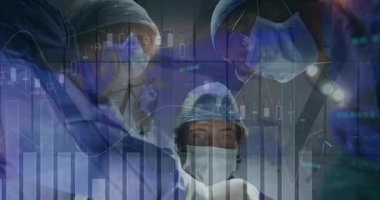 Monitörleri kontrol ettikten sonra tıbbi ekip, kanamalı animasyon çizelgelerini kontrol ederek güvenliği sağlıyor. Tıbbi, takım çalışması, klinik, kesin, tanı, profesyonel, kısır