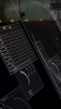 Geceleri işlek şehir caddesinde finansal veri animasyonuyla dijital arayüz. Finans, teknoloji, şehir, fütüristik