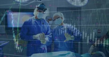 Ameliyattan önce eldivenleri ayarlayan baş cerrahlar, dijital çizelgeler yoğunlaşırken beyin taramasına başvuruyorlar. Tıbbi, takım çalışması, klinik, hassasiyet, yenilikçi, profesyonel, teşhis