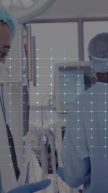 Ameliyat sırasında çeşitli doktorların kardiyograflarının canlandırılması. Tıp ve dijital arayüz kavramı dijital olarak oluşturulmuş video.