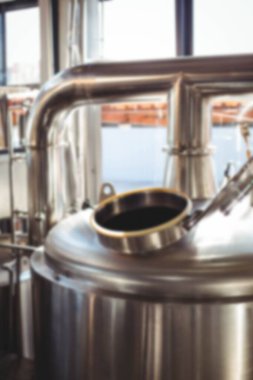 Bira fabrikasının açık depolama tankına yakın çekim