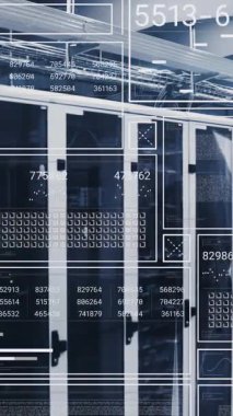 Sunucu odasında veri işleme animasyonu. küresel teknoloji, bilgisayar ve dijital arayüz kavramı dijital olarak oluşturulmuş video.