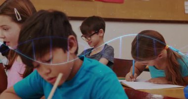 Sol panelde parlayan sarmal resimli notlarla yazı yazan öğrencileri görüyoruz. Eğitim, sınıf, öğrenciler, öğrenme, odaklanma, konsantrasyon, akademik