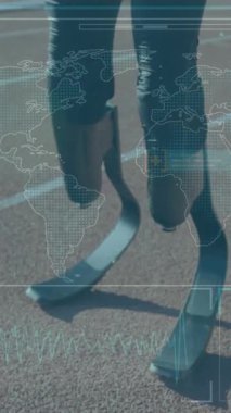 Engelli Afro-Amerikan erkek koşucunun veri işleme animasyonu. Küresel spor ve dijital arayüz kavramı dijital olarak oluşturulmuş video.