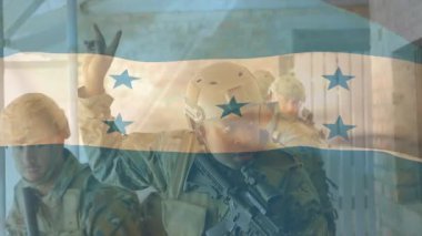 Öncü asker askeri koridora giriş sinyali veriyor. Animasyon ekibi giriş dizisini gösteriyor. Taktikler, disiplin, takım çalışması, eğitim, kentsel izleme, dayanıklılık